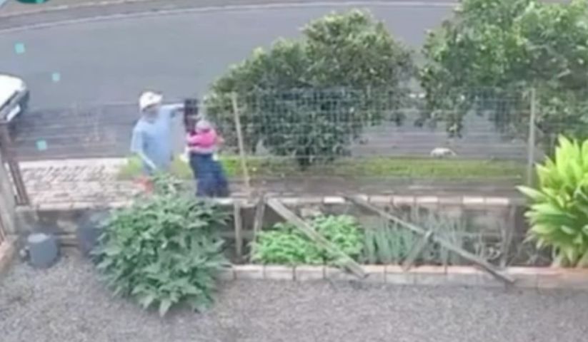 VÍDEO: Adolescente de 17 anos é assassinada a facadas pelo ex enquanto carregava bebê no colo no Paraná