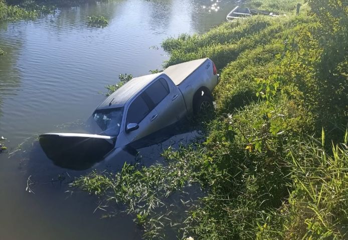 Quadrilha é presa após furtar carros e fuga terminar no rio entre Tubarão e Laguna
