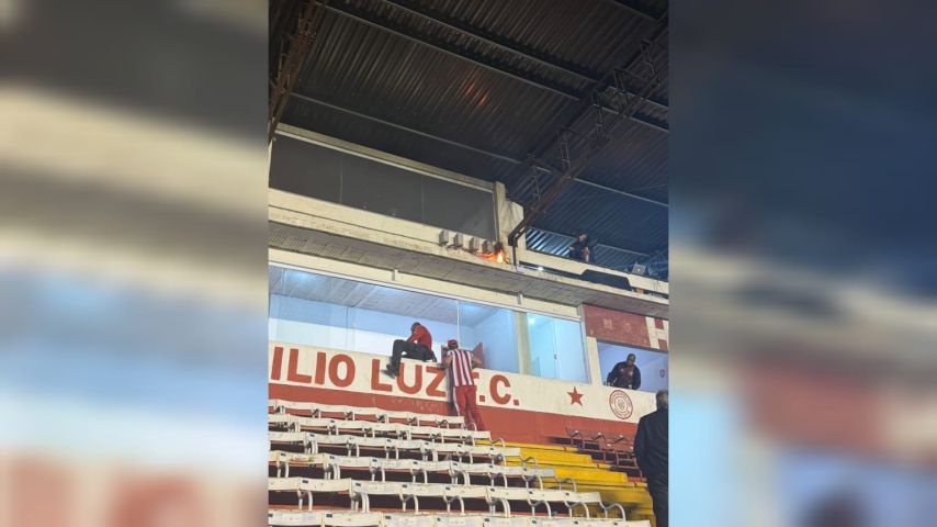 Fogo em reator deixa estádio sem energia durante jogo entre Hercílio e Jaraguá