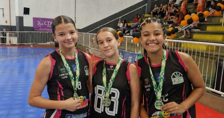 Trio de Tubarão conquista título Sul-Brasileiro de Basquete Sub-13 por equipe de Florianópolis