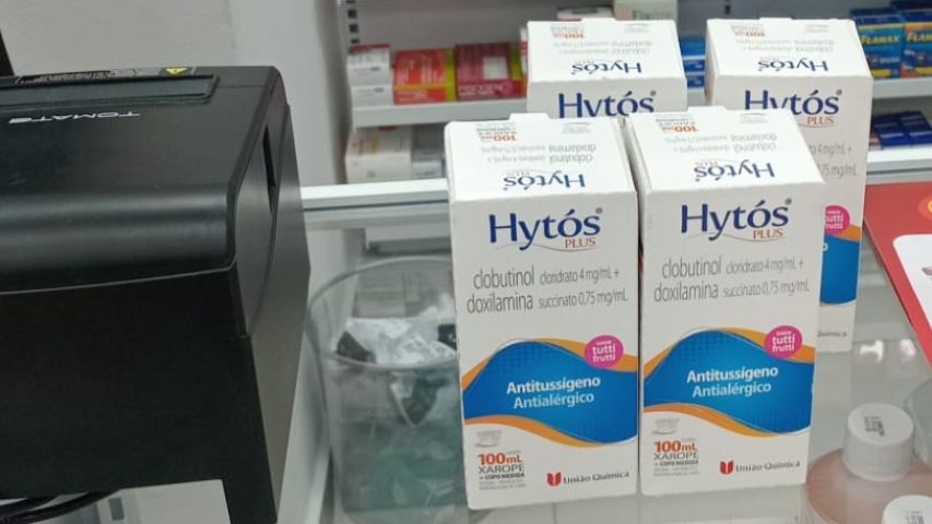 Substância proibida pela Anvisa é encontrada em vários produtos em farmácias de Tubarão, durante fiscalização do Procon