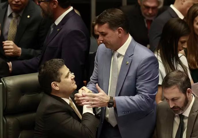 Congresso derruba veto de Lula e abre caminho para reduzir pena de Bolsonaro por tentativa de golpe