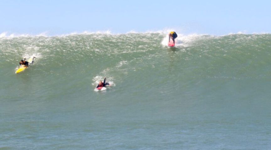 Campeonato de surf de ondas grandes será realizado na Praia do Cardoso, em Laguna