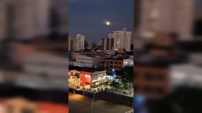 VÍDEO: Gravação mostra beleza do centro de Tubarão à noite, a partir do rio