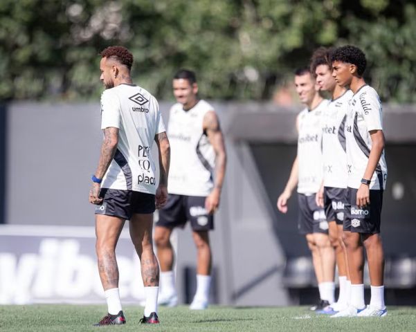 Neymar é acusado de agressão por filho de Robinho durante treino do Santos