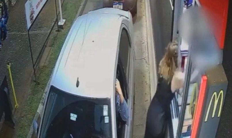 (VÍDEO) Funcionária da ONU é afastada após agredir atendente do McDonald's por causa de cebola em sanduíche