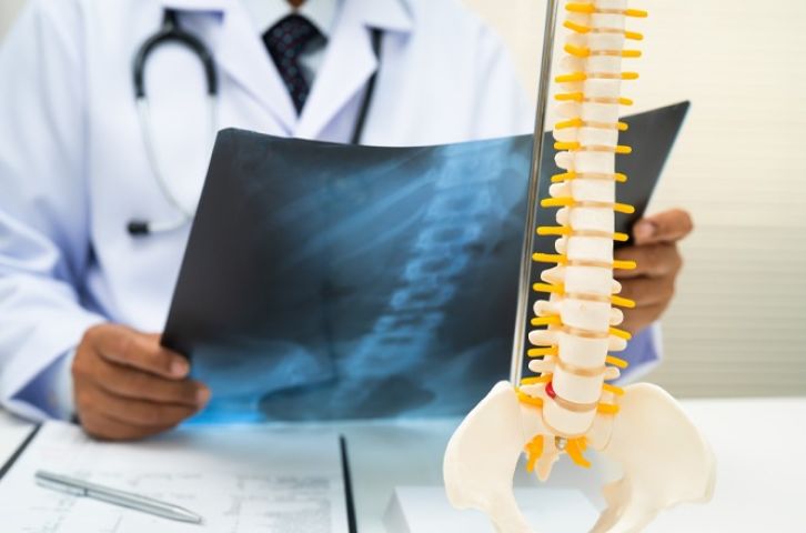 Médico e ex-assessor são condenados por vender vagas em fila de cirurgias do SUS em SC