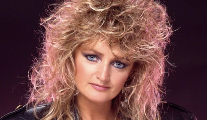 Cantora galesa Bonnie Tyler está em coma após cirurgia de emergência