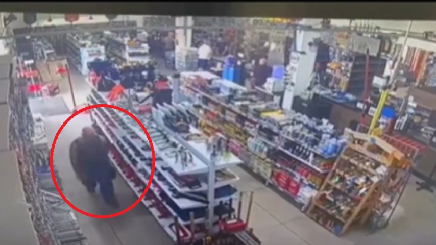 (Vídeo) Ferramenta avaliada em R$ 5 mil é furtada de empresa em Tubarão