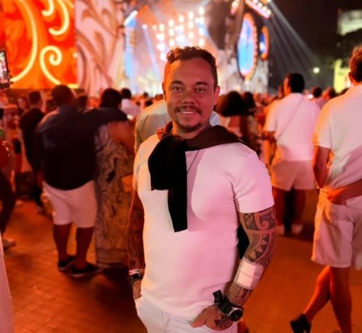 Cantor sertanejo Adriano Muniz é encontrado morto em sua própria casa