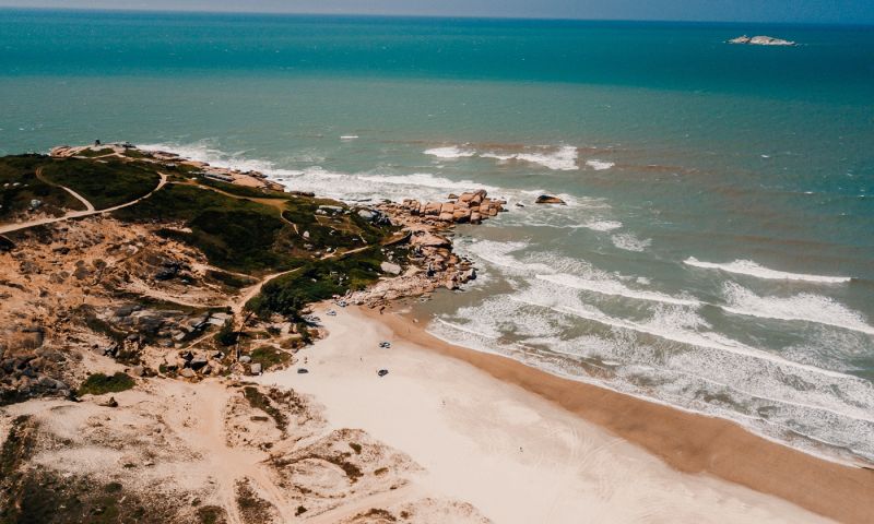 Idoso morre após ser encontrado boiando na Praia do Gi, em Laguna