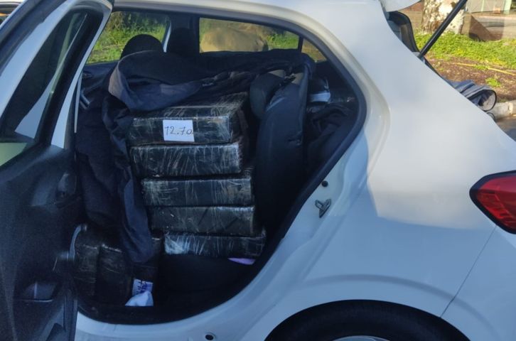 Carro com mais de 400 kg de maconha com destino ao sul de SC é interceptado