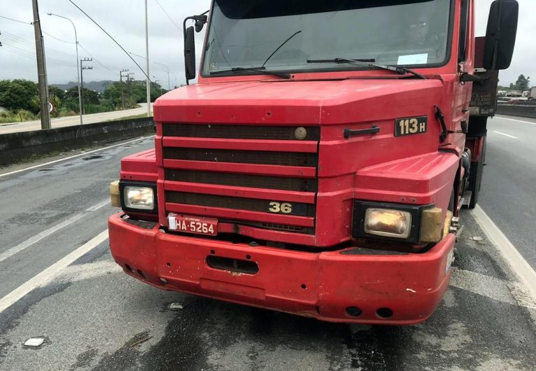 Caminhoneiro adultera placas de veículo para escapar de pedágios na BR-101