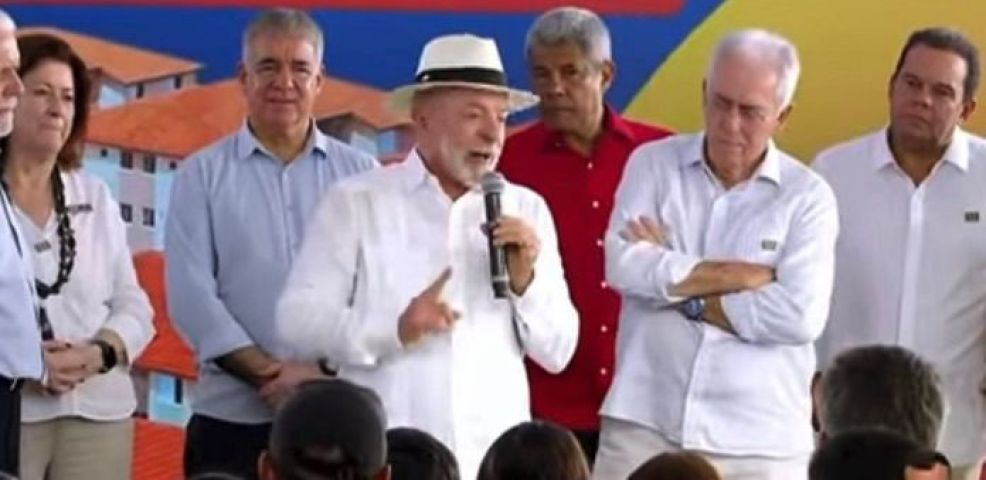 Lula diz que 'a mentira tem perna curta' após divulgação de áudios envolvendo Flávio Bolsonaro