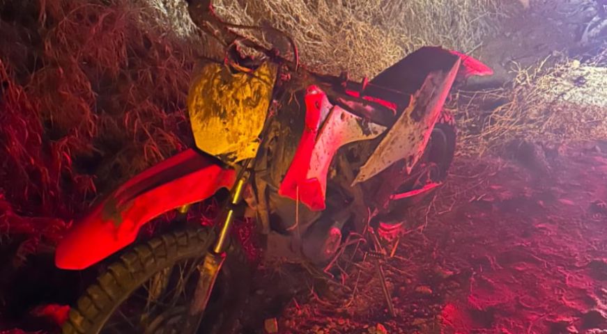 Adolescente de 15 anos fica inconsciente após queda de moto em Imaruí; caroneiro de 14 anos também se fere