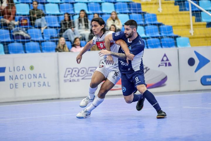 Tubarão Futsal luta até o fim, mas é derrotado em casa pelo Campo Mourão