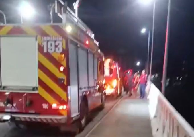 (VÍDEO) Bombeiros atendem ocorrência de possível queda no Rio Tubarão