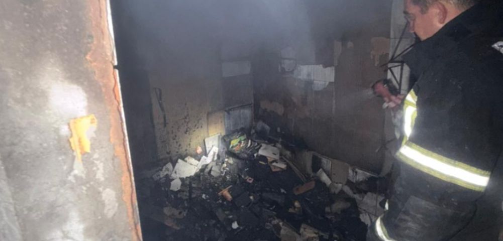 Estouro em cômodo termina em incêndio e mobiliza bombeiros em Imbituba