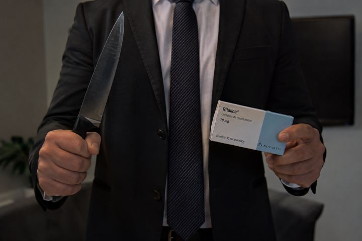 Advogado cheira ritalina, mata cliente a facadas e acaba internado no Paraná