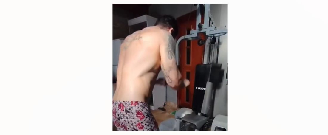 (Vídeo) Menina zoa pai amputado durante treino, ele não aguenta e cai na risada