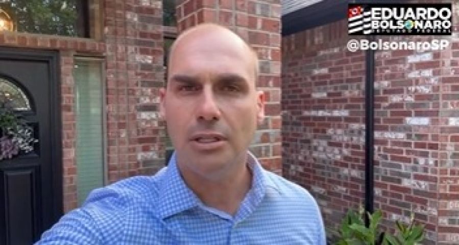 VÍDEO: Eduardo Bolsonaro denuncia homem que estaria rondando sua residência nos EUA