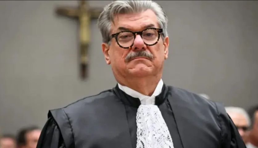 STJ corta 65% do salário de ministro acusado de assédio sexual em SC