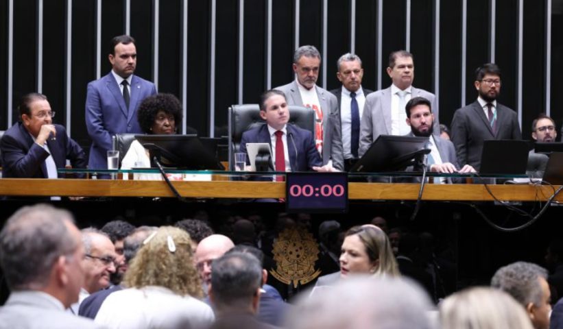 Câmara aprova em dois turnos fim da escala 6x1 com jornada máxima de 40 horas semanais Fonte: Agência Câmara de Notícias