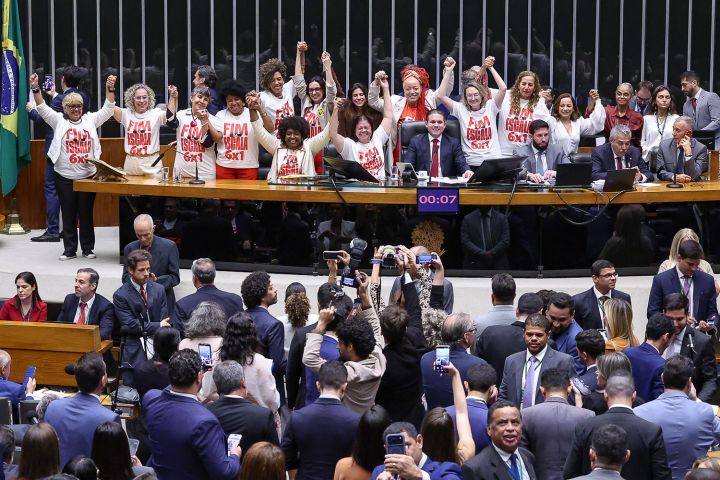 Quase metade dos votos contra o fim da escala 6x1 veio de SC