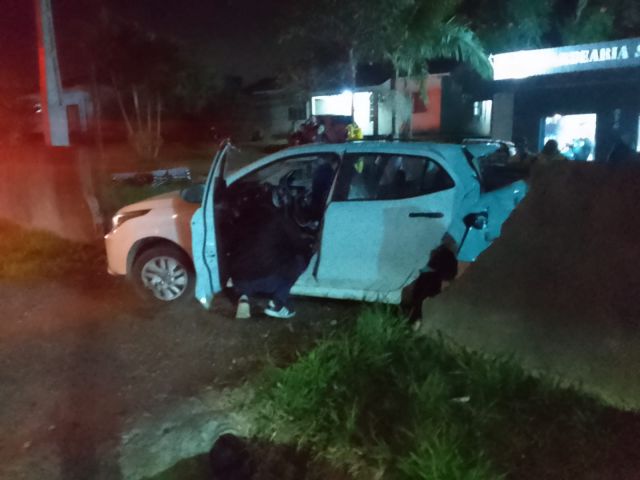 Mulher fica ferida após batida entre carro e caminhão na SC-437, em Imaruí