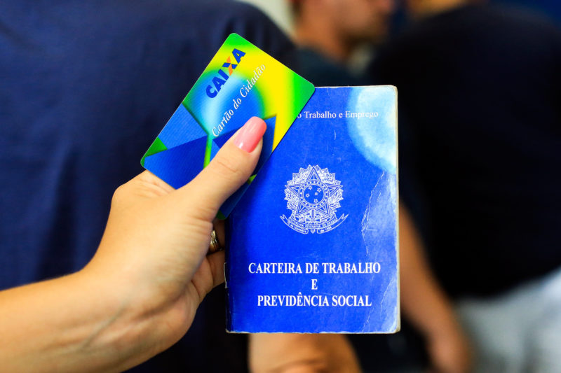 Nascidos em outubro já podem sacar abono do PIS de 2017