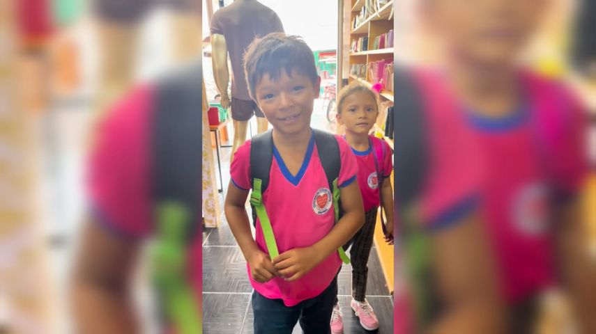 VÍDEO: Crianças comovem clientes e funcionários de loja ao juntarem R$ 7 para presentear a mãe