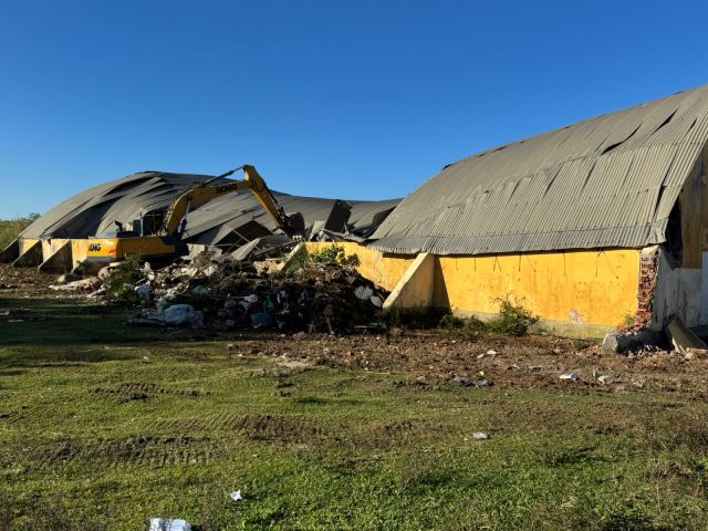 Demolição do Ginásio da Vila Vitória marca fim de um dos espaços esportivos tradicionais de Laguna