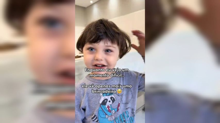 VÍDEO: Menino em tratamento contra leucemia emociona ao transformar queda de cabelo em brincadeira