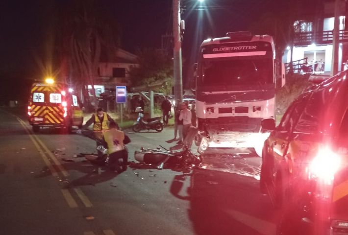 Motociclista morre após colisão com caminhão na marginal da BR-101 em Tubarão