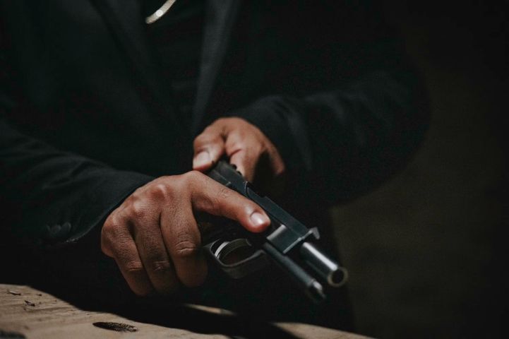 Criminosos armados assaltam mercado e roubam dinheiro, celulares e cigarros em Tubarão