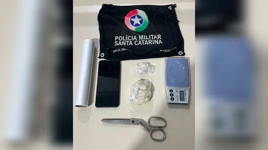 Homem é preso por tráfico de drogas no bairro Fábio Silva, em Tubarão