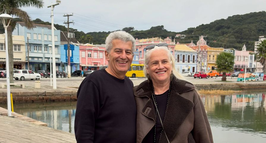 (Vídeo) Atriz global Vera Holtz faz visita ao Centro Histórico de Laguna