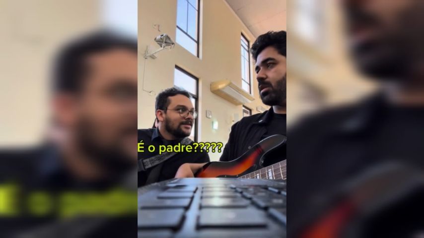 VÍDEO: Padre rouba a cena ao cantar em casamento no interior de São Paulo