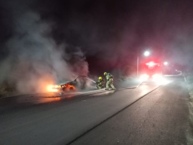 Veículo furtado em Tubarão é encontrado incendiado na Praia do Sol, em Laguna