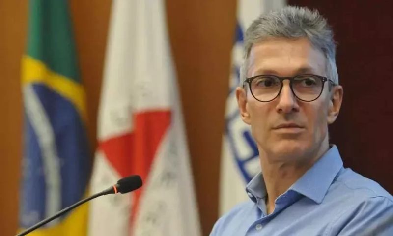 Após criticar Flávio Bolsonaro, Romeu Zema é desconvidado de evento do Novo em Santa Catarina