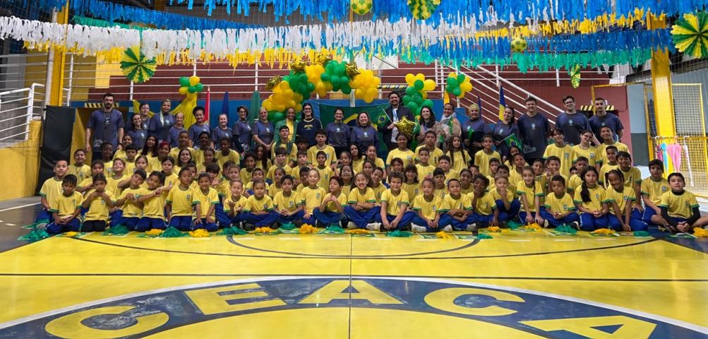 CEACA inaugura Projeto 'Rumo à Copa' e presenteia crianças com camisetas da Seleção Brasileira