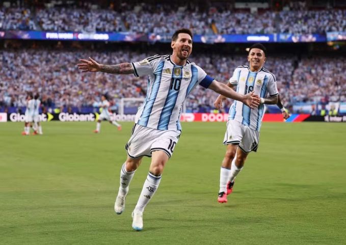 Com hat-trick e atuação histórica de Messi, Argentina vence em sua estreia na Copa do Mundo
