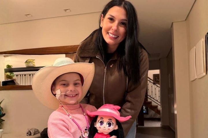 Em tratamento contra câncer, menina de Turvo realiza sonho de conhecer a cantora Ana Castela