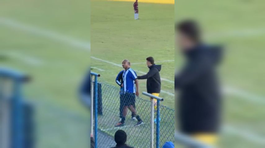 VÍDEO: Jogador do Atlético Tubarão xinga torcedores e é expulso após substituição