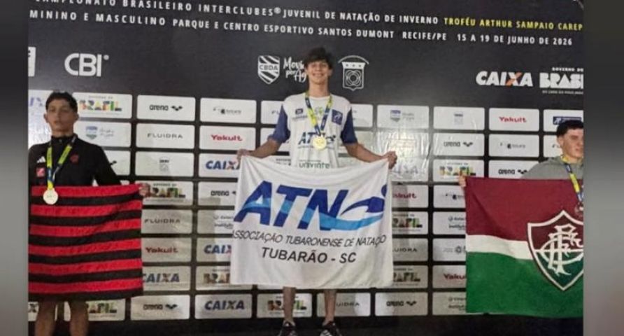 Jovem nadador de Tubarão conquista segundo título brasileiro durante competição em Recife