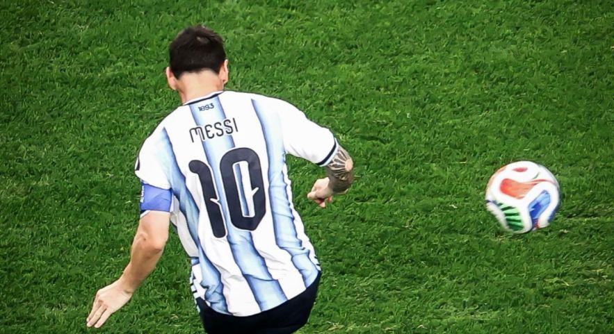 Messi marca dois, quebra recorde e garante classificação antecipada da Argentina em vitória sobre a Áustria