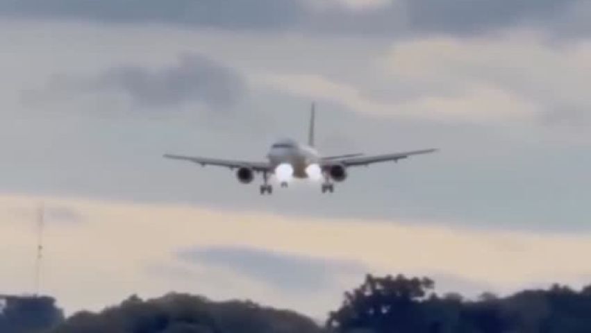 Avião arremete em Chapecó e faz pouso caranguejo com ventos de até 60 km/h; VÍDEO