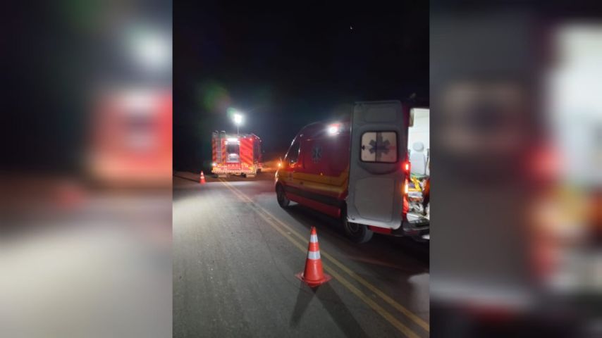 Motorista fica ferido após sair da pista e cair em vala às margens da SC-435, em São Martinho