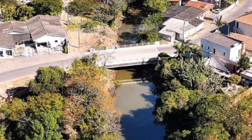 Limpeza do Rio da Madre avança em Tubarão; imagens de drone mostram nova forma que o curso d'água vem ganhando