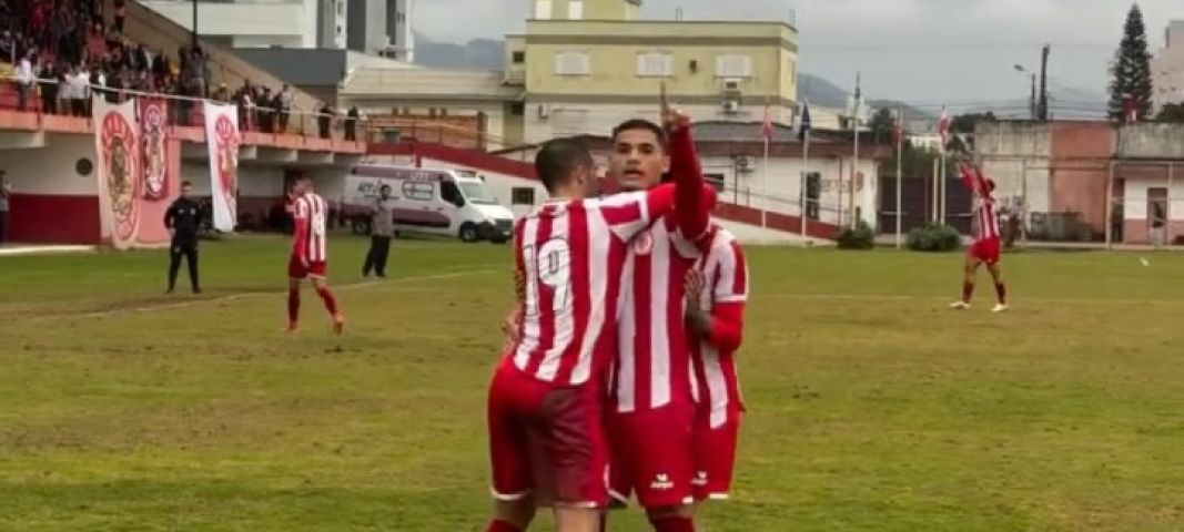 Hercílio Luz vence Fluminense-SC e assume liderança da Série B